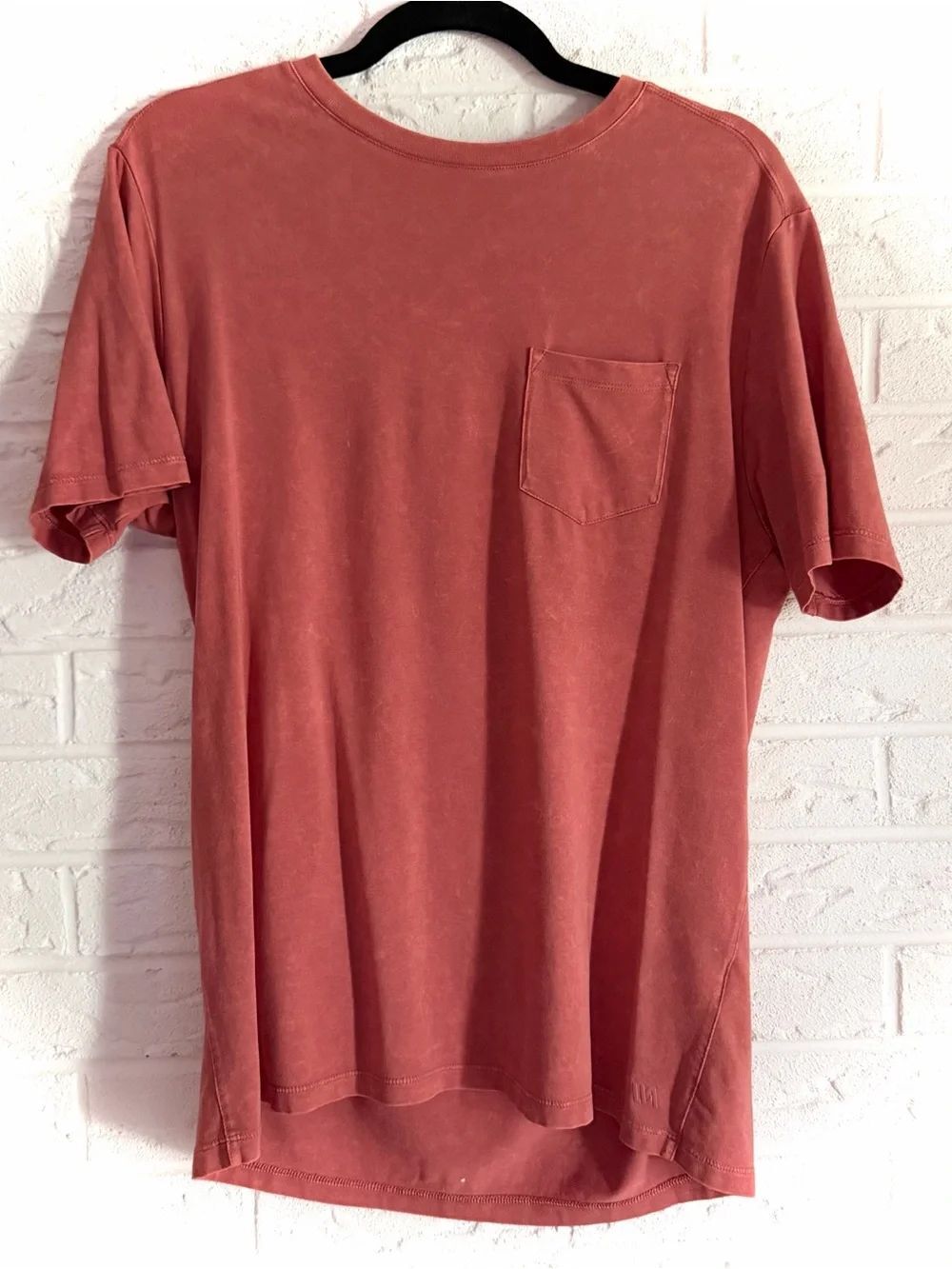 VRST Men's Essential Pocket T-Shirt brick rust Size Medium